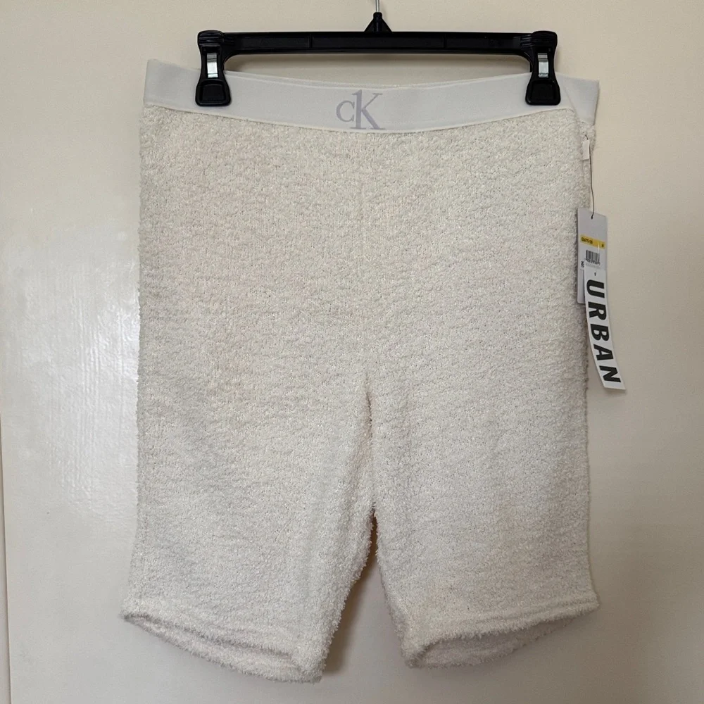Calvin Klein Off-White fuzzy bike Shorts size M
